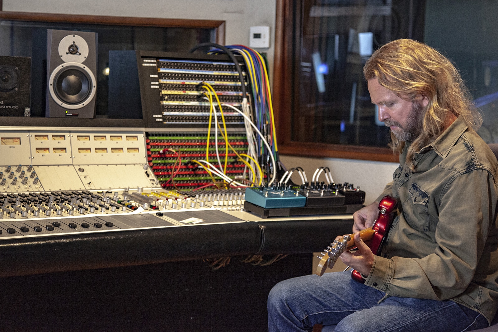 Iridium being used inside a recording studio.