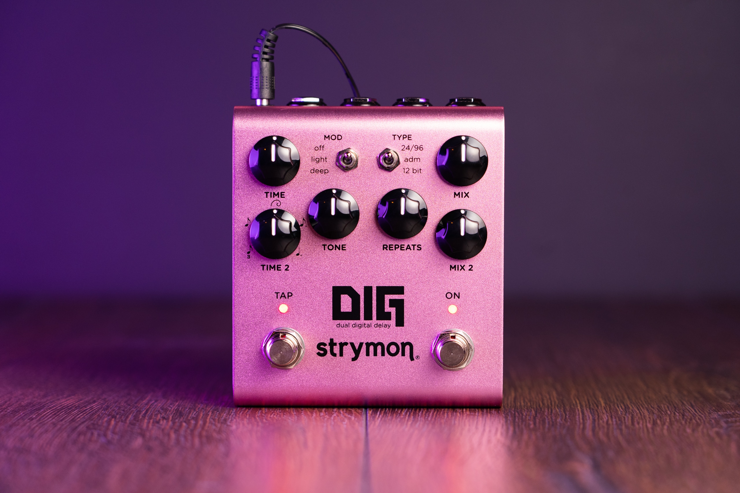 Strymon DIG On Wood Panel — Pink Lighting