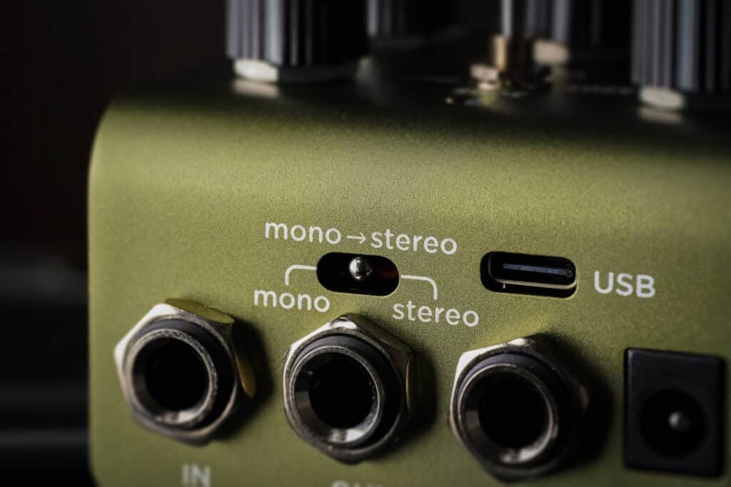 Closeup of Brig's stereo routing switch, with options for mono input and output, mono input to stereo output, and stereo input and output.