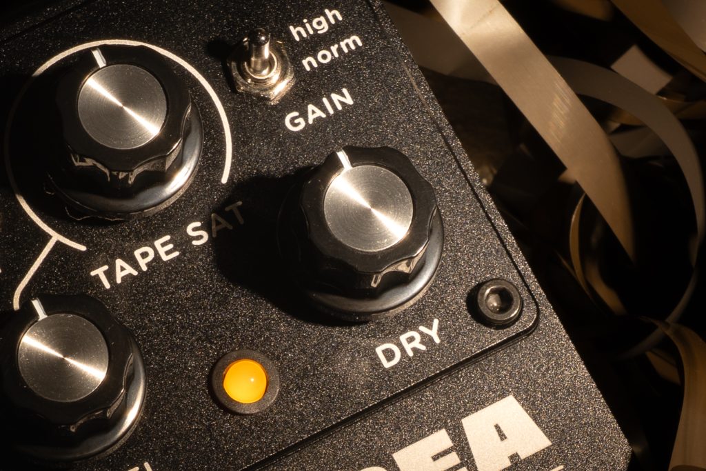 Close-up shot of Strymon La Brea's Dry knob.